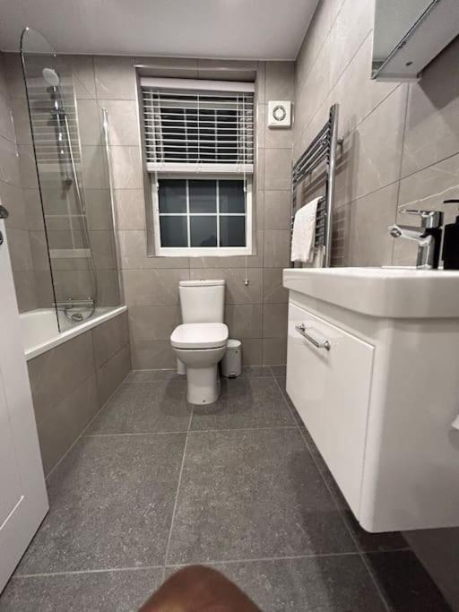 شقة 1 Bed High Quality Modern Flat إدجوير المظهر الخارجي الصورة